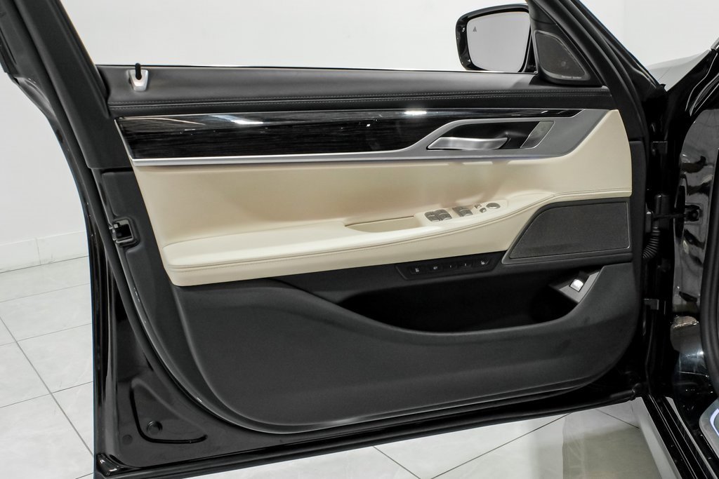 Used 2021 BMW ALPINA B7 xDrive image 40