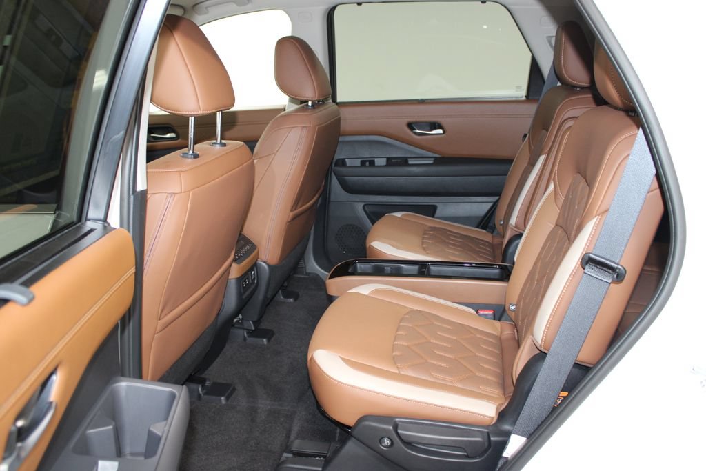 Used 2026 Nissan Pathfinder Platinum AWD/4WD image 24