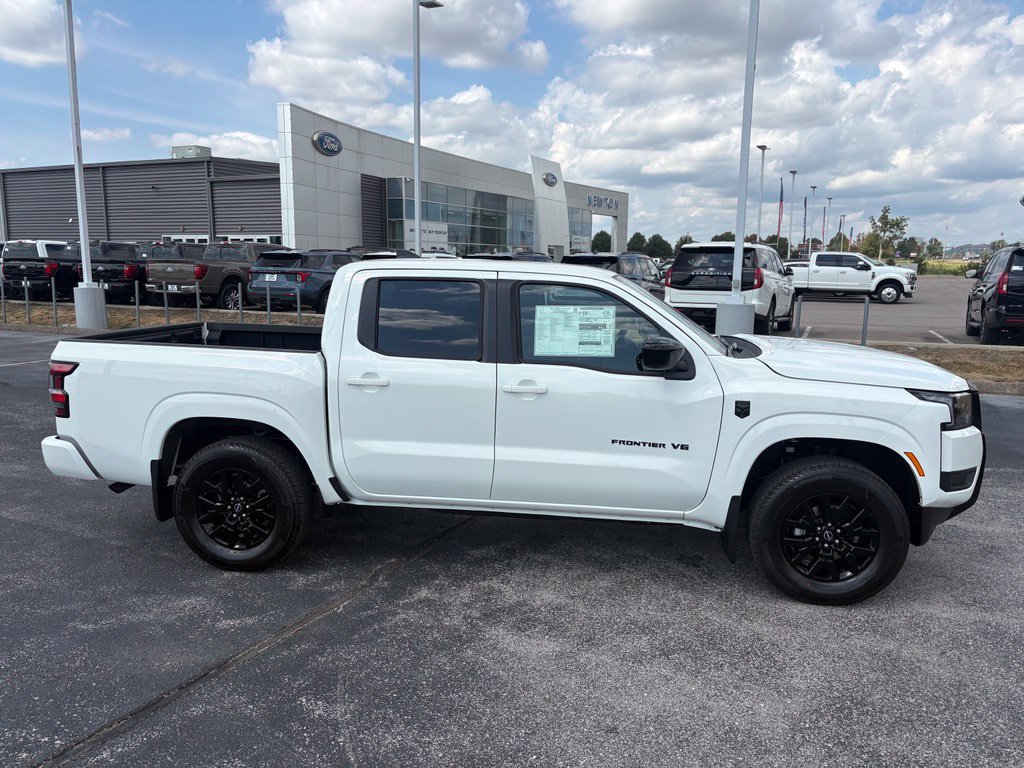 New 2027 Nissan Frontier SV w/ Tow Package AWD/4WD image 3
