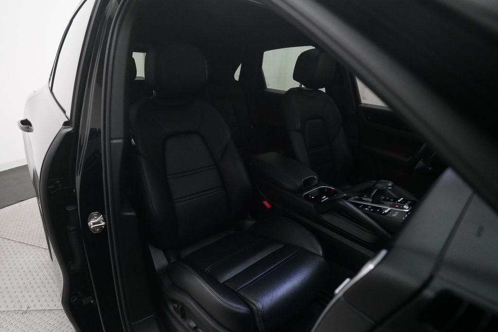 Certified 2022 Porsche Cayenne AWD/4WD image 27