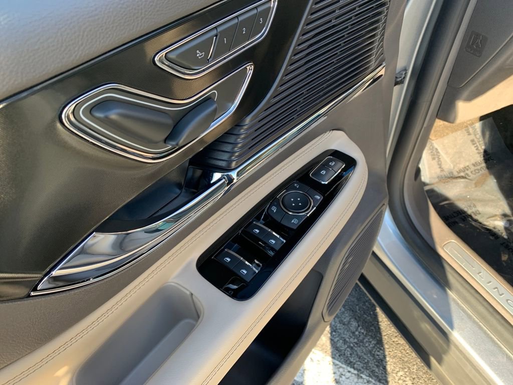 Certified 2022 Lincoln Corsair Reserve w/ Equipment Group 201A image 11