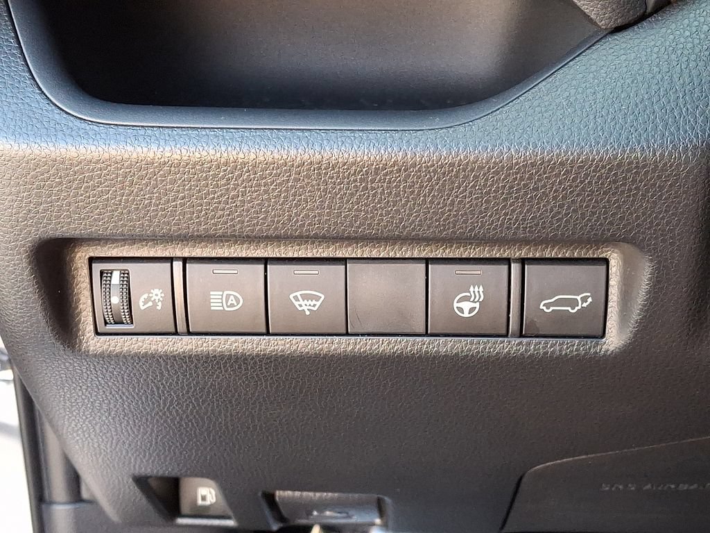 Used 2022 Toyota RAV4 SE w/ Weather & Moonroof Package AWD/4WD image 27