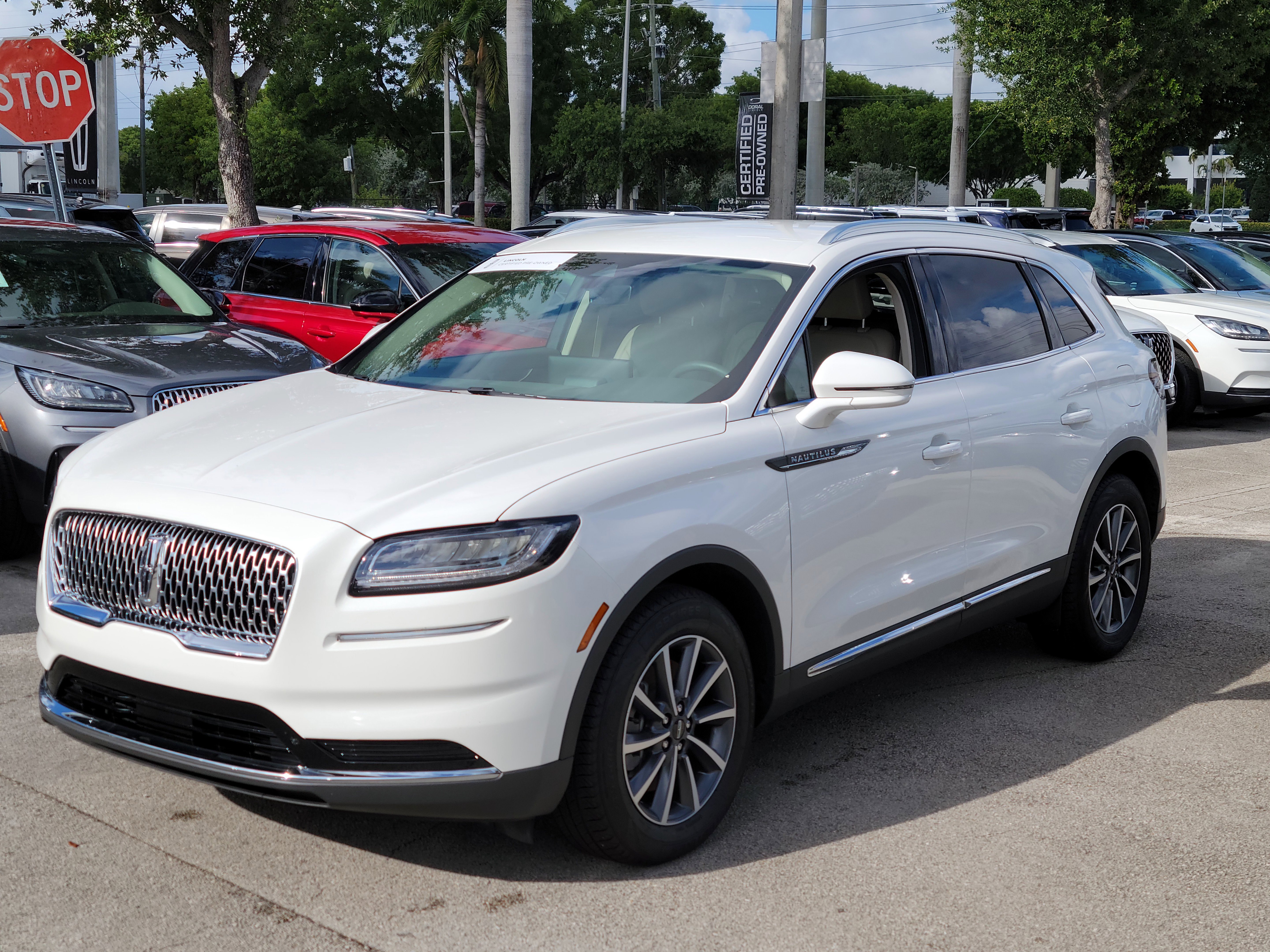 Certified 2022 Lincoln Nautilus FWD image 2