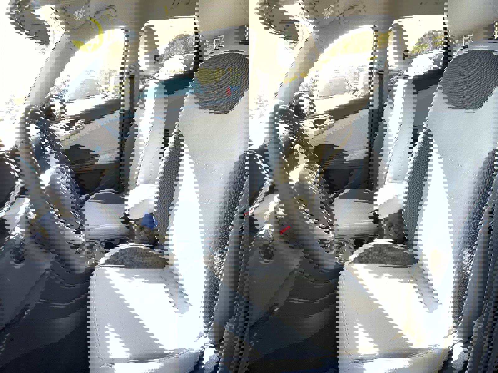 Certified 2025 Volkswagen Taos SE w/ Black Wheel Package FWD image 18