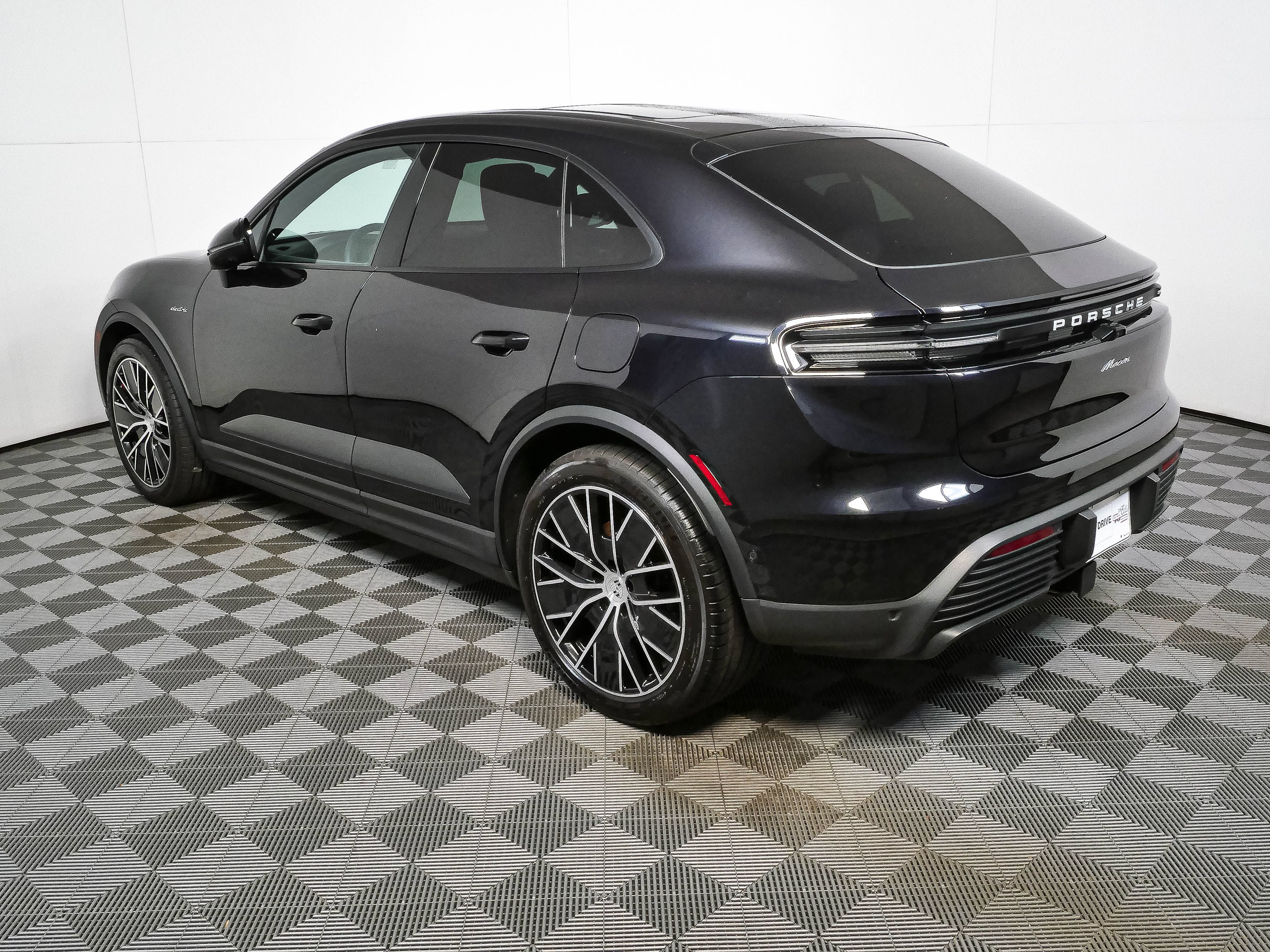 Certified 2025 Porsche Macan Electric RWD image 3