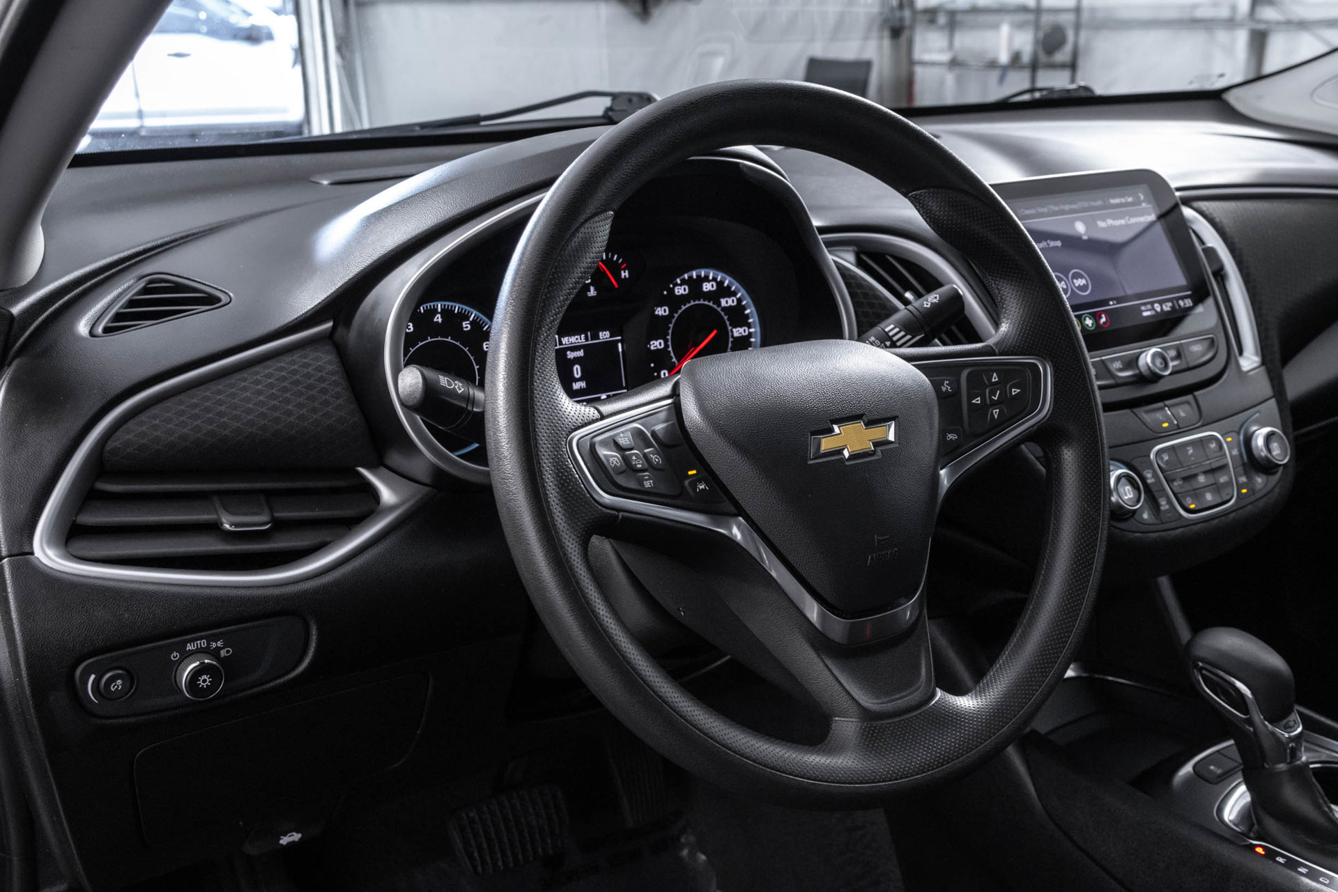 Used 2025 Chevrolet Malibu LT FWD image 33