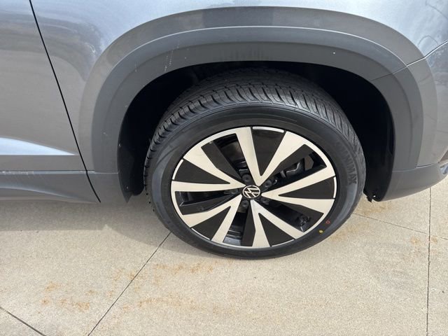 Used 2022 Volkswagen Taos SE w/ Panoramic Sunroof Package FWD image 10