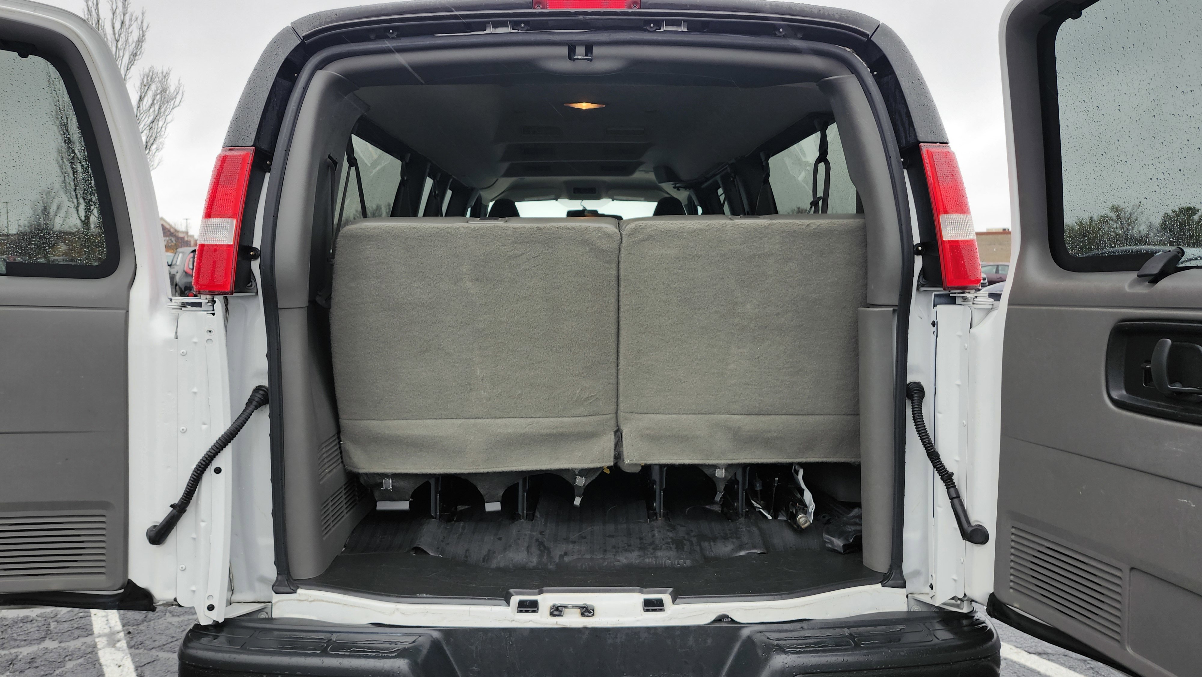 Used 2022 Chevrolet Express 3500 LS image 23