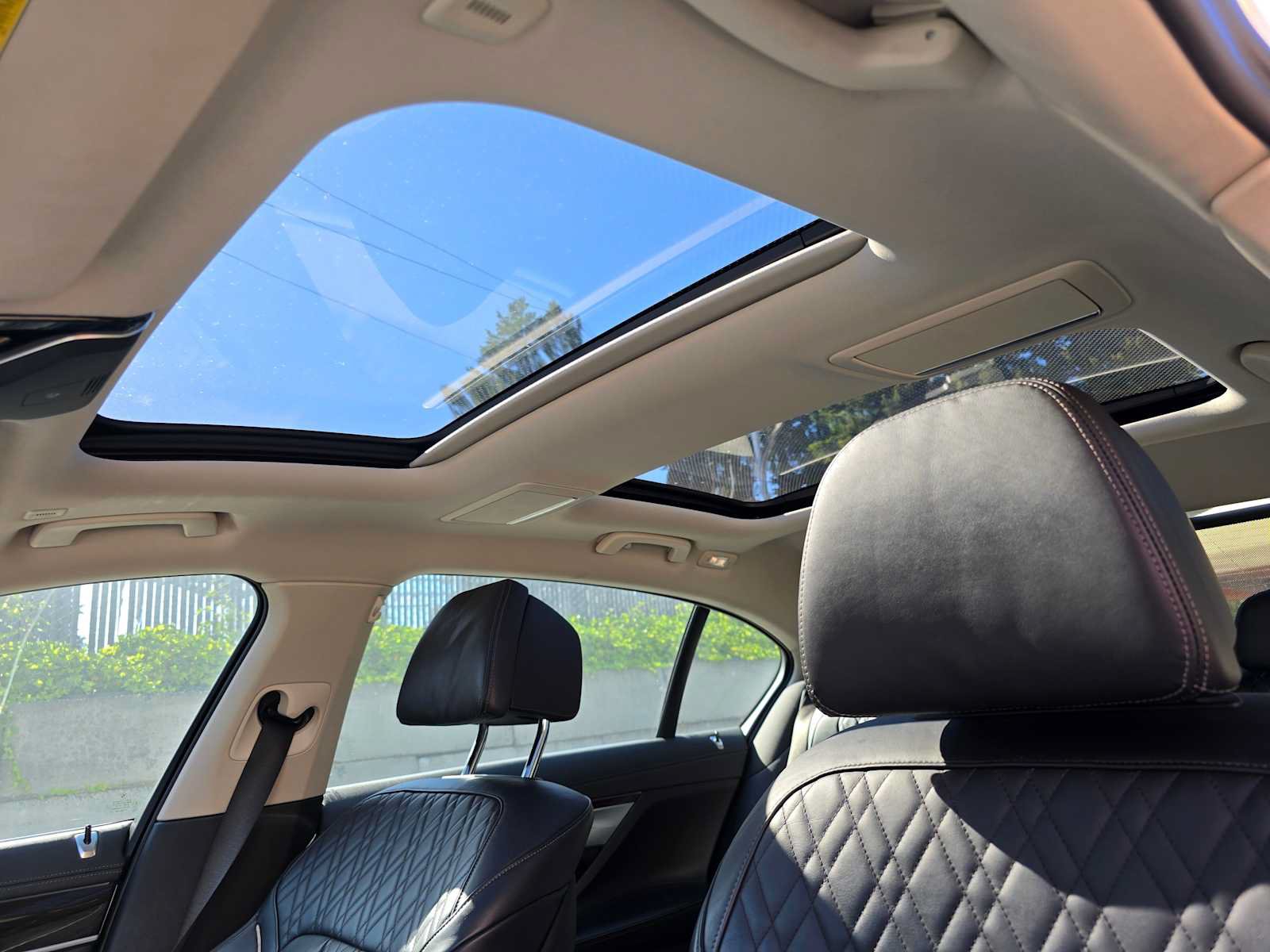 Used 2018 BMW 750i RWD image 22