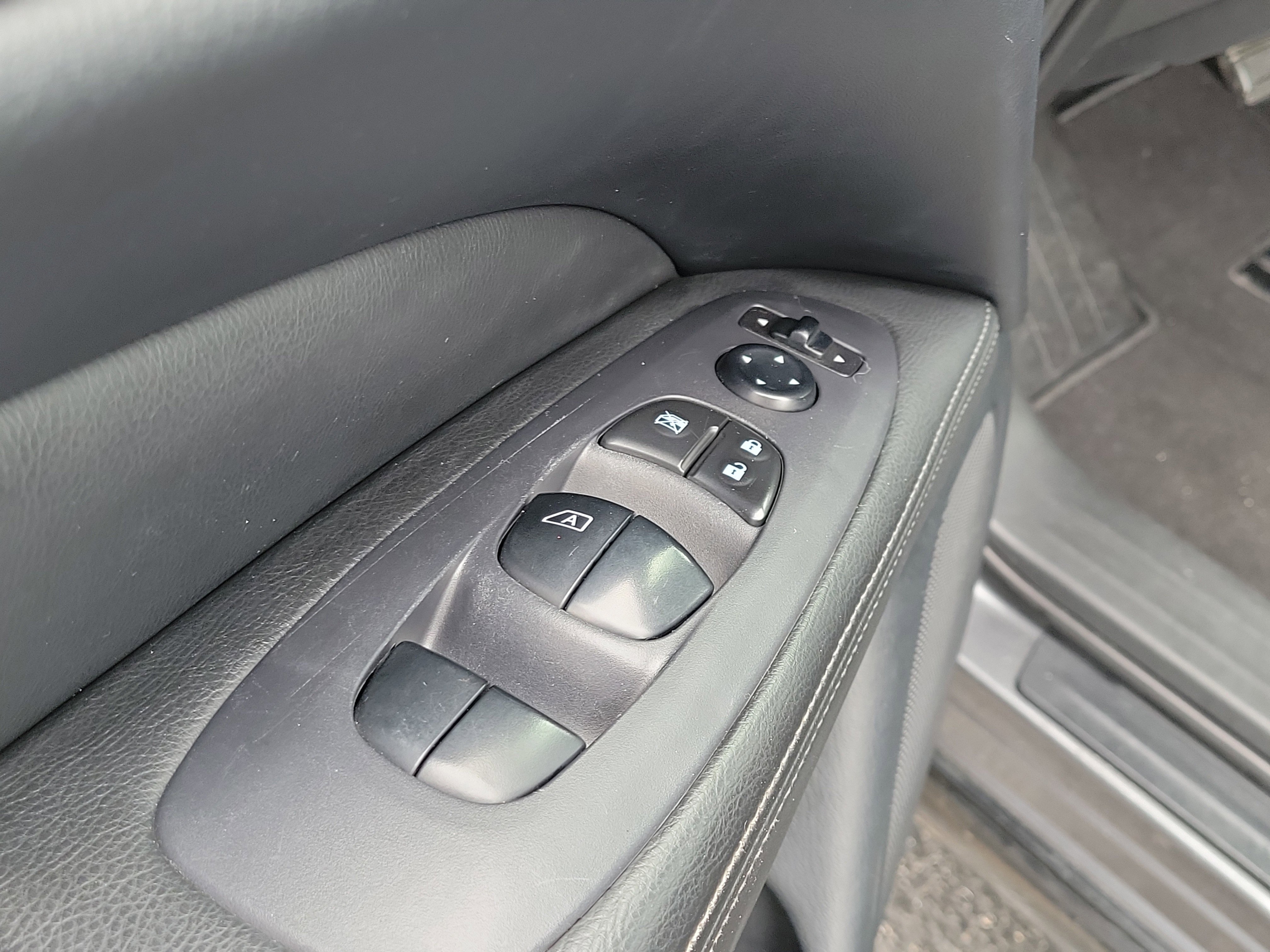 Used 2018 Nissan Pathfinder S image 21