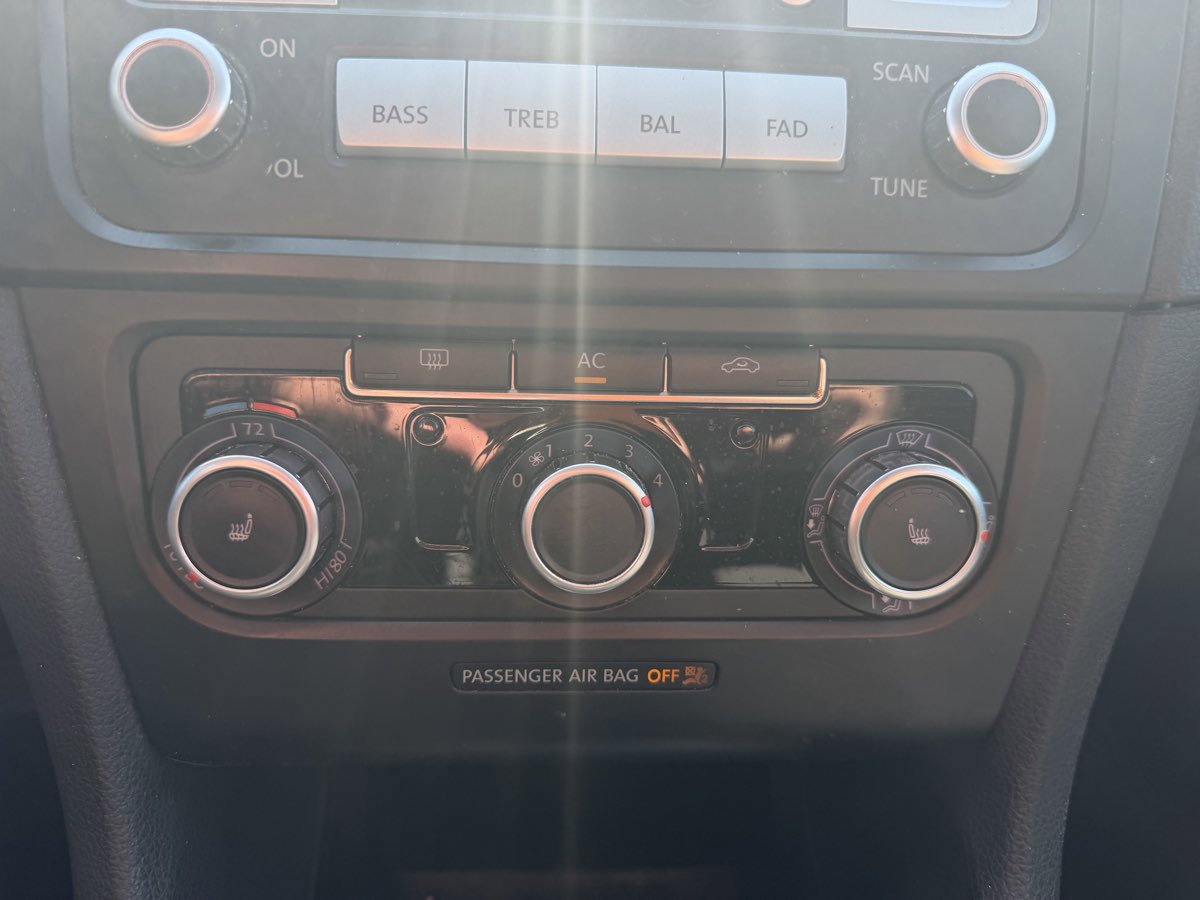 Used 2010 Volkswagen Golf 4-Door image 31