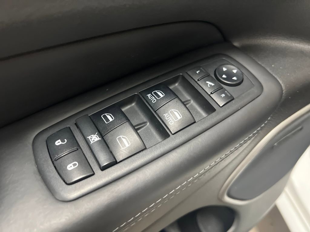 Used 2019 Jeep Grand Cherokee Overland image 13