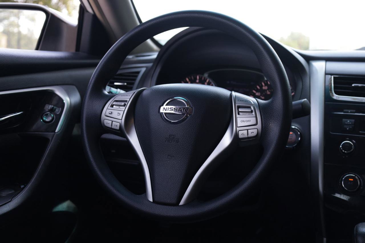Used 2013 Nissan Altima 2.5 S FWD image 9