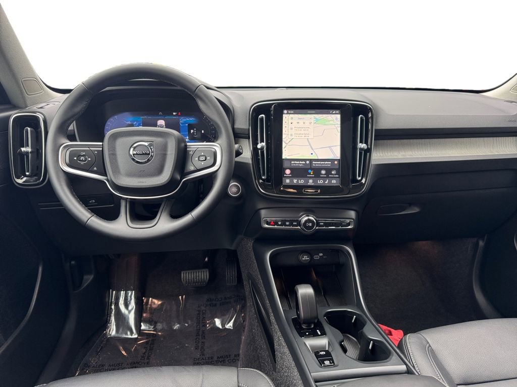 Certified 2025 Volvo XC40 B5 Core image 25