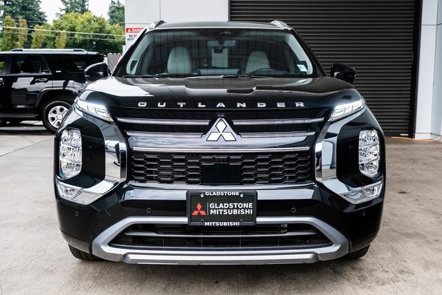 New 2025 Mitsubishi Outlander AWD image 2
