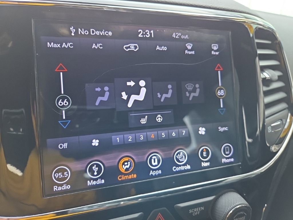 Used 2019 Jeep Grand Cherokee Altitude image 42