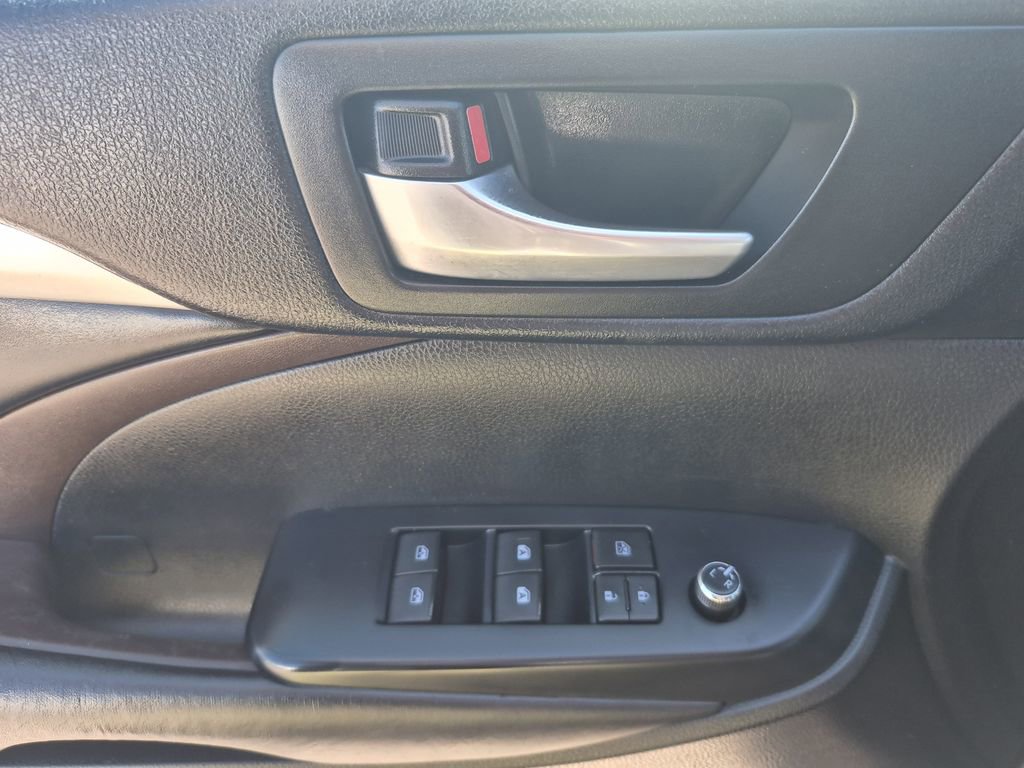 Used 2018 Toyota Highlander XLE image 9