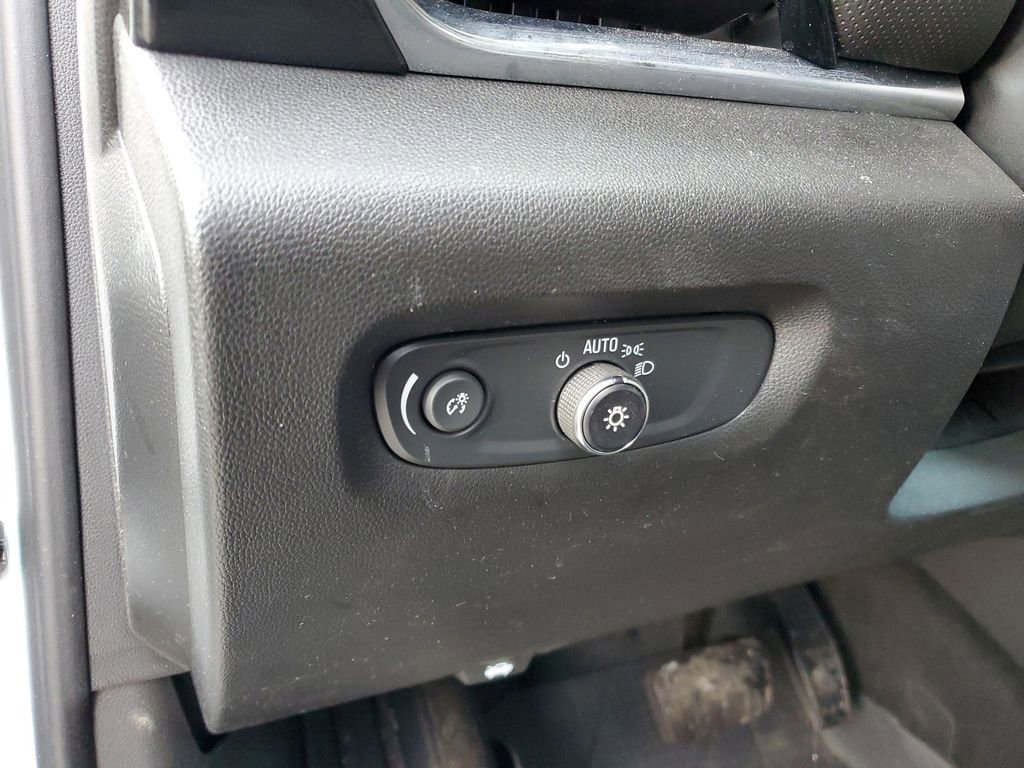 Used 2023 Chevrolet Traverse RS w/ LPO, Floor Liner Package image 9