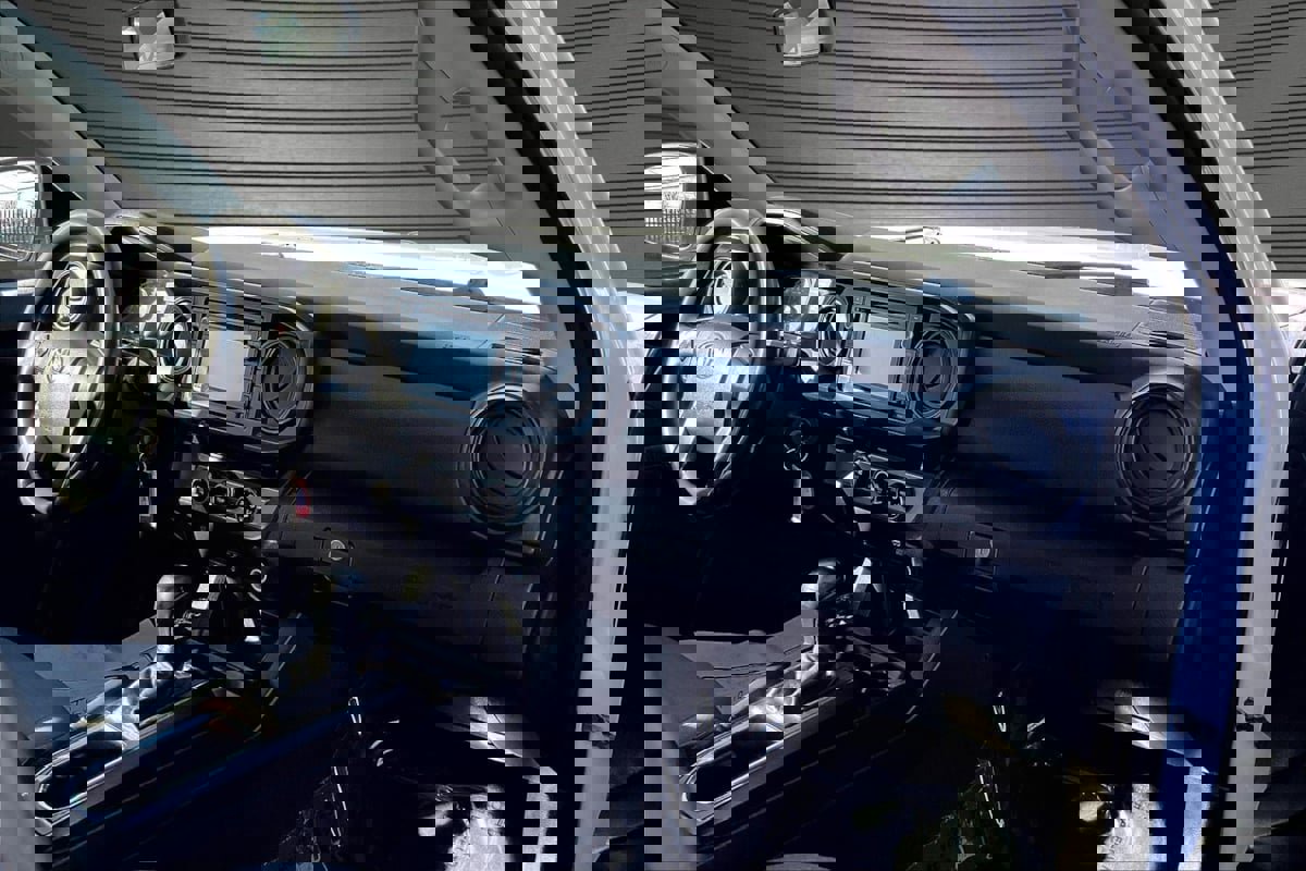 Used 2016 Toyota Tacoma SR image 22