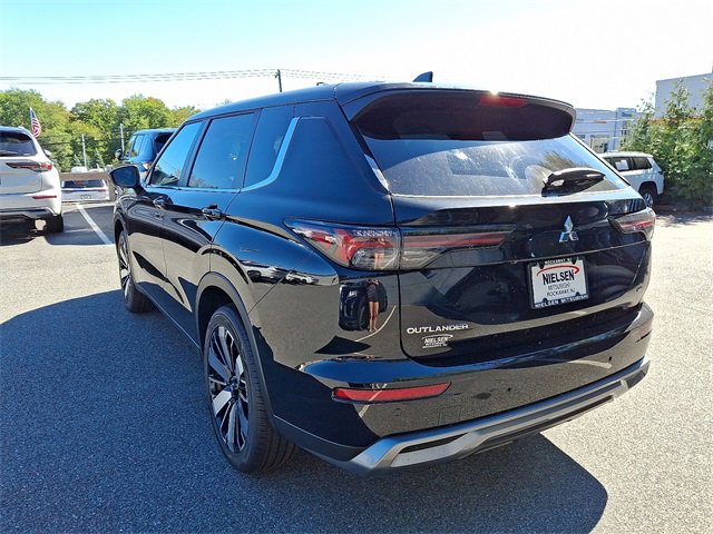 New 2025 Mitsubishi Outlander SE image 3