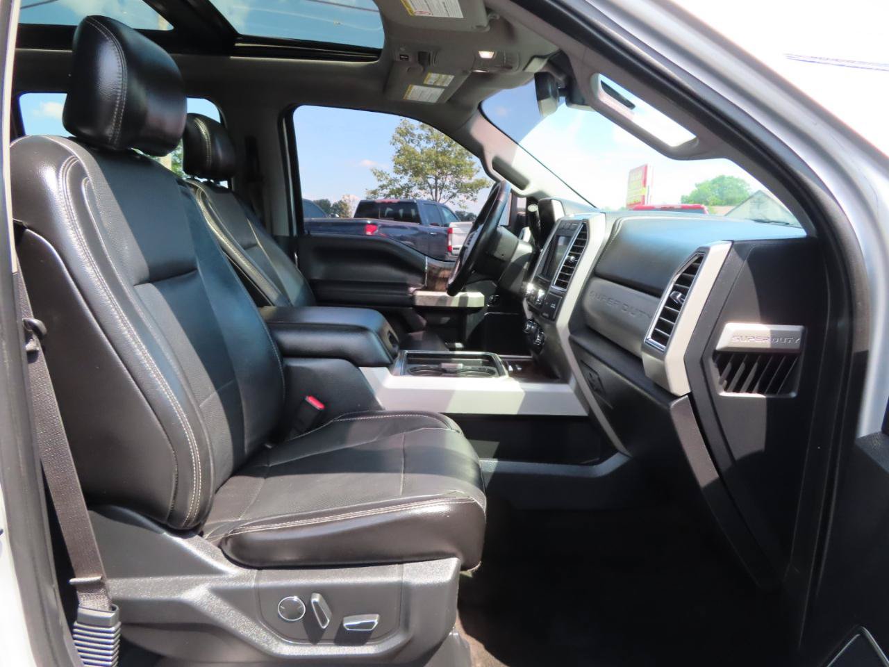 Used 2017 Ford F250 Lariat w/ Lariat Ultimate Package AWD/4WD image 53