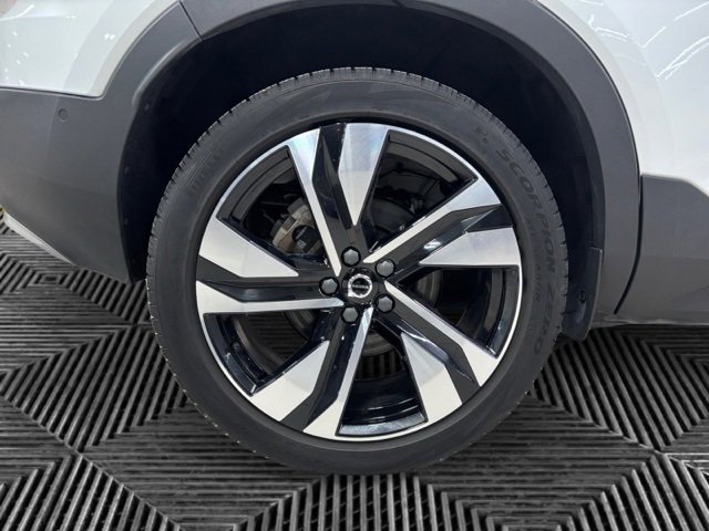 Used 2023 Volvo XC40 B4 Ultimate w/ Protection Package Premier image 31