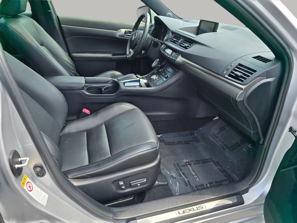Used 2014 Lexus CT 200h w/ F Sport w/Nuluxe Interior FWD image 31