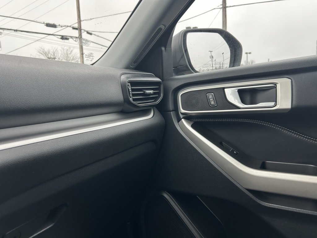 Used 2023 Ford Explorer XLT image 24