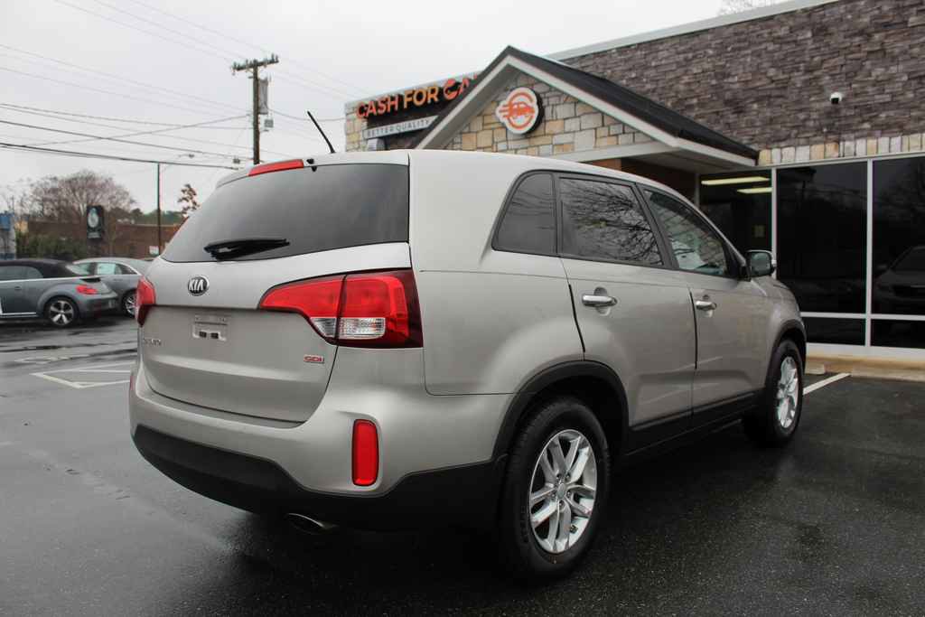 Used 2015 Kia Sorento LX image 5