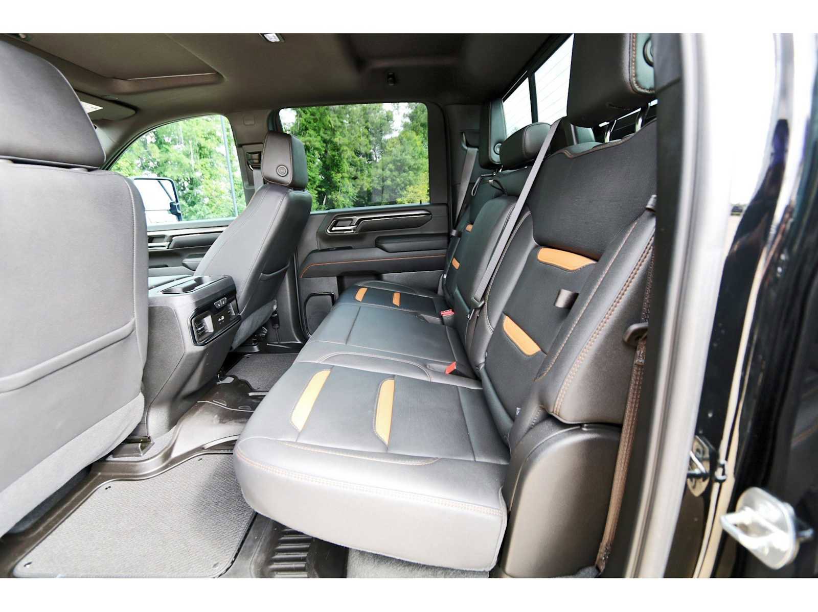 Used 2024 GMC Sierra 2500 AT4 w/ AT4 Premium Plus Package AWD/4WD image 12