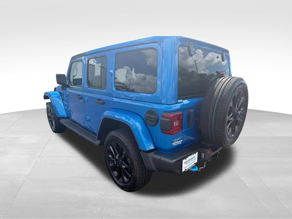 Used 2024 Jeep Wrangler Unlimited Sahara w/ Technology Group AWD/4WD image 5