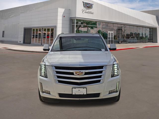 Used 2016 Cadillac Escalade Luxury image 2