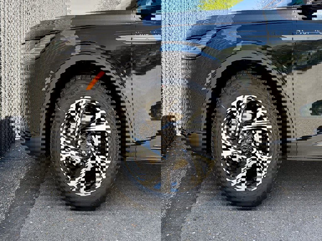 New 2025 Lincoln Nautilus Premier w/ Equipment Group 102A image 37