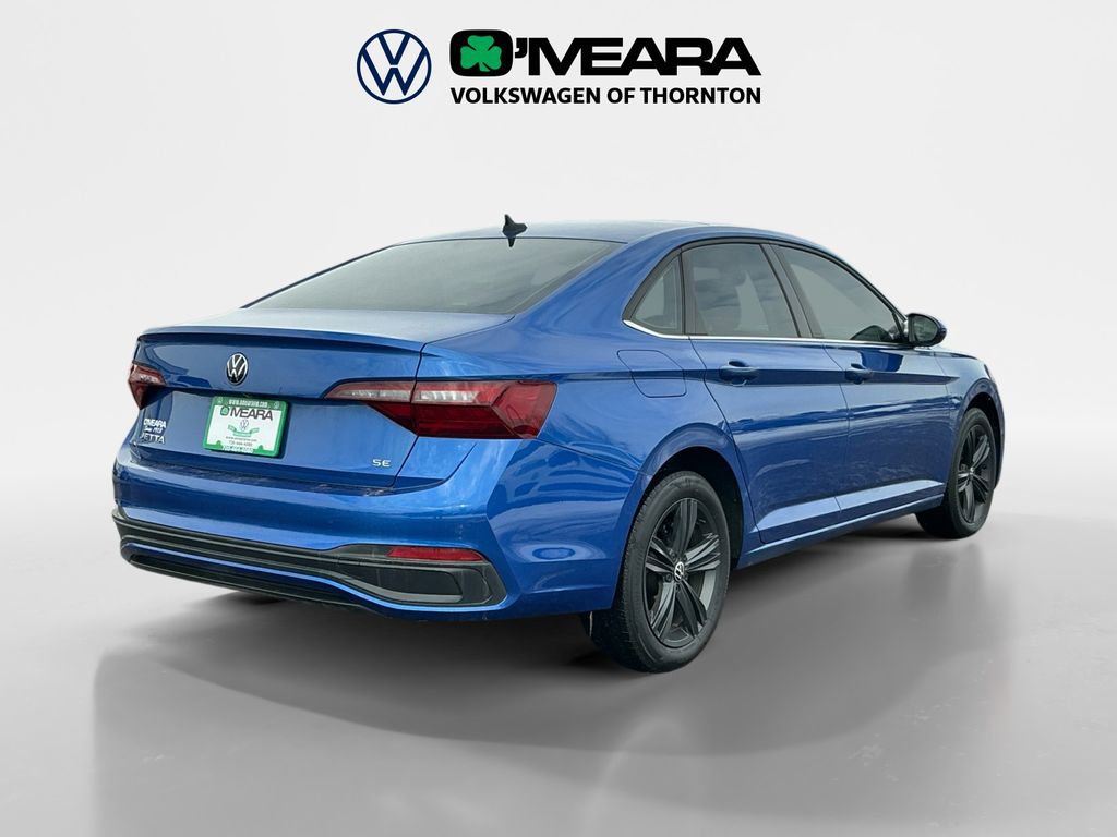 Used 2022 Volkswagen Jetta SE w/ Panoramic Sunroof Package image 5