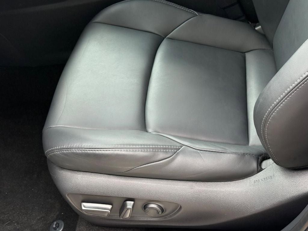 Used 2023 Toyota Venza XLE AWD/4WD image 43