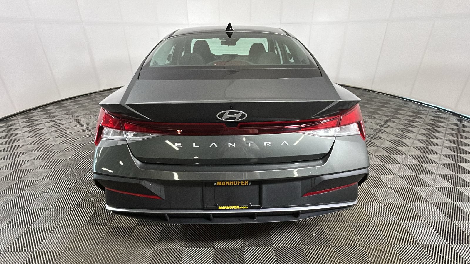 Certified 2024 Hyundai Elantra SE FWD image 4