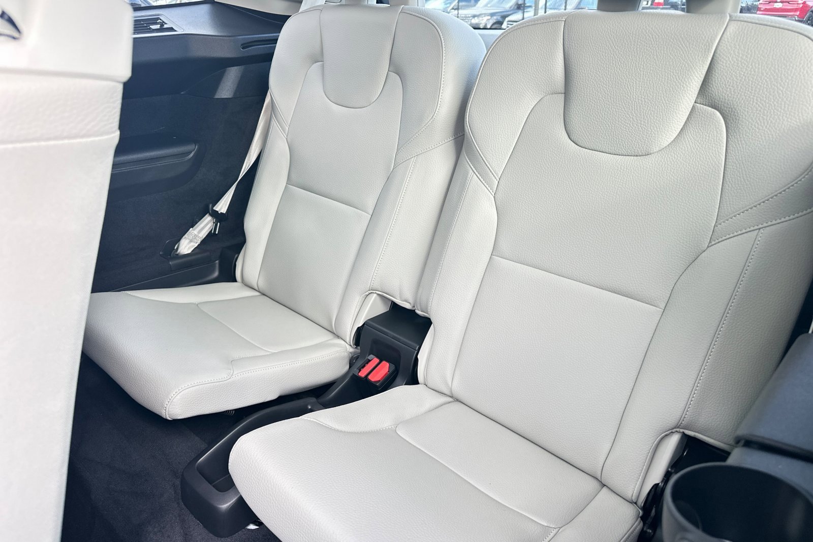 Certified 2025 Volvo XC90 B5 Core w/ Protection Package Premier image 16