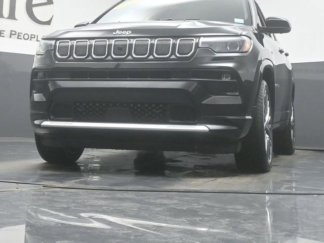 Used 2022 Jeep Compass Limited w/ Elite Group AWD/4WD image 4