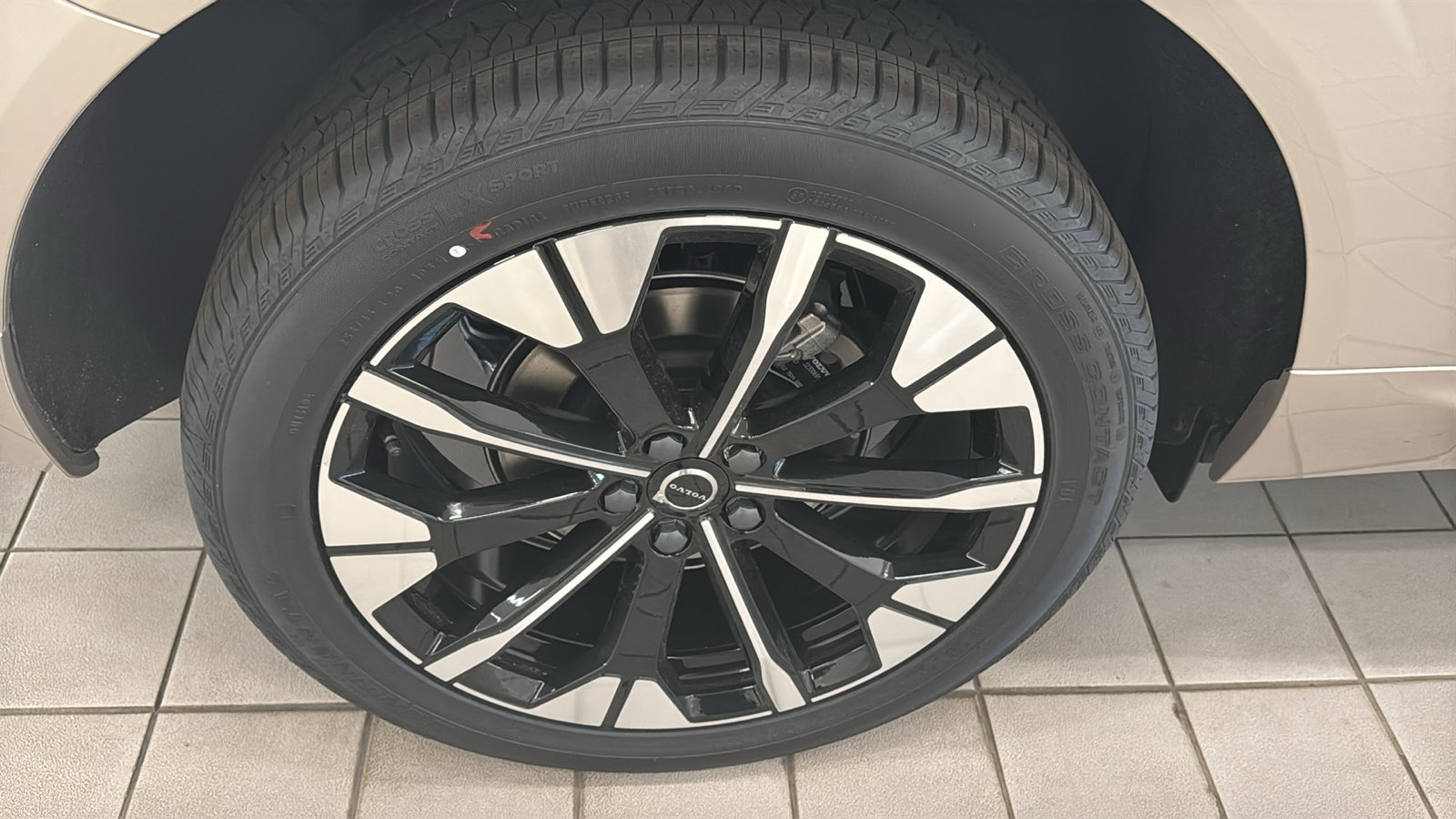 New 2026 Volvo XC60 B5 Plus w/ Protection Package Premier AWD/4WD image 32