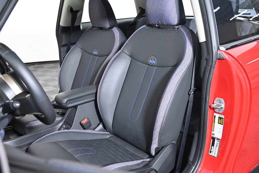 Certified 2025 MINI Cooper 2-Door Hardtop image 20