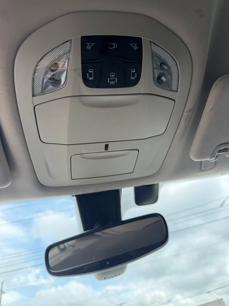 Used 2017 Chrysler Pacifica Limited image 22