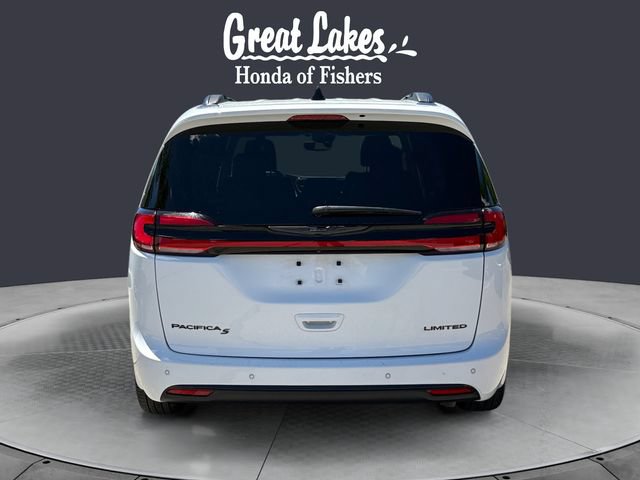 Used 2025 Chrysler Pacifica Limited FWD image 4