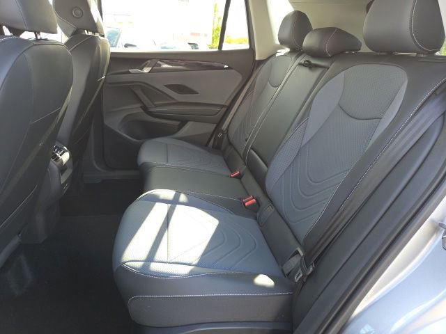 Used 2025 Volkswagen Tiguan SE AWD/4WD image 11