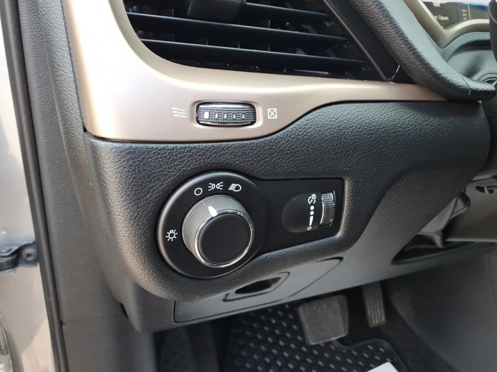 Used 2017 Jeep Cherokee Sport w/ Cold Weather Group AWD/4WD image 16