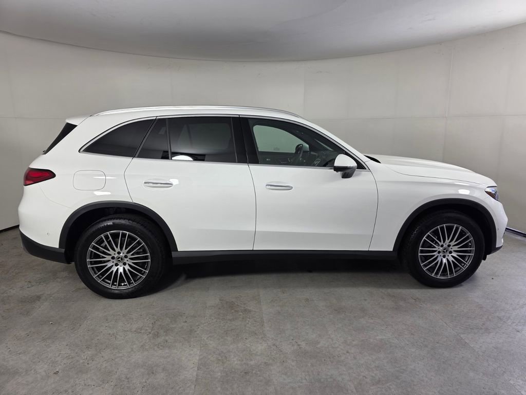 Certified 2025 Mercedes-Benz GLC 300 image 3