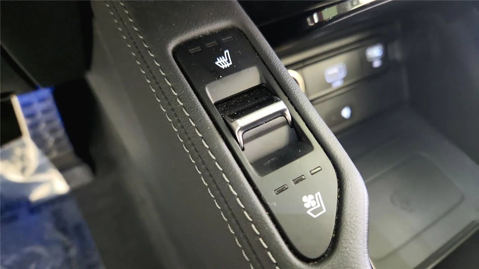 Used 2022 Kia Telluride SX w/ SX Prestige Package image 31