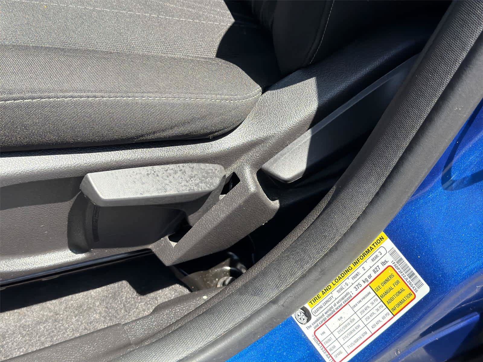 Used 2018 Ford Focus SE w/ SE Appearance Package FWD image 22