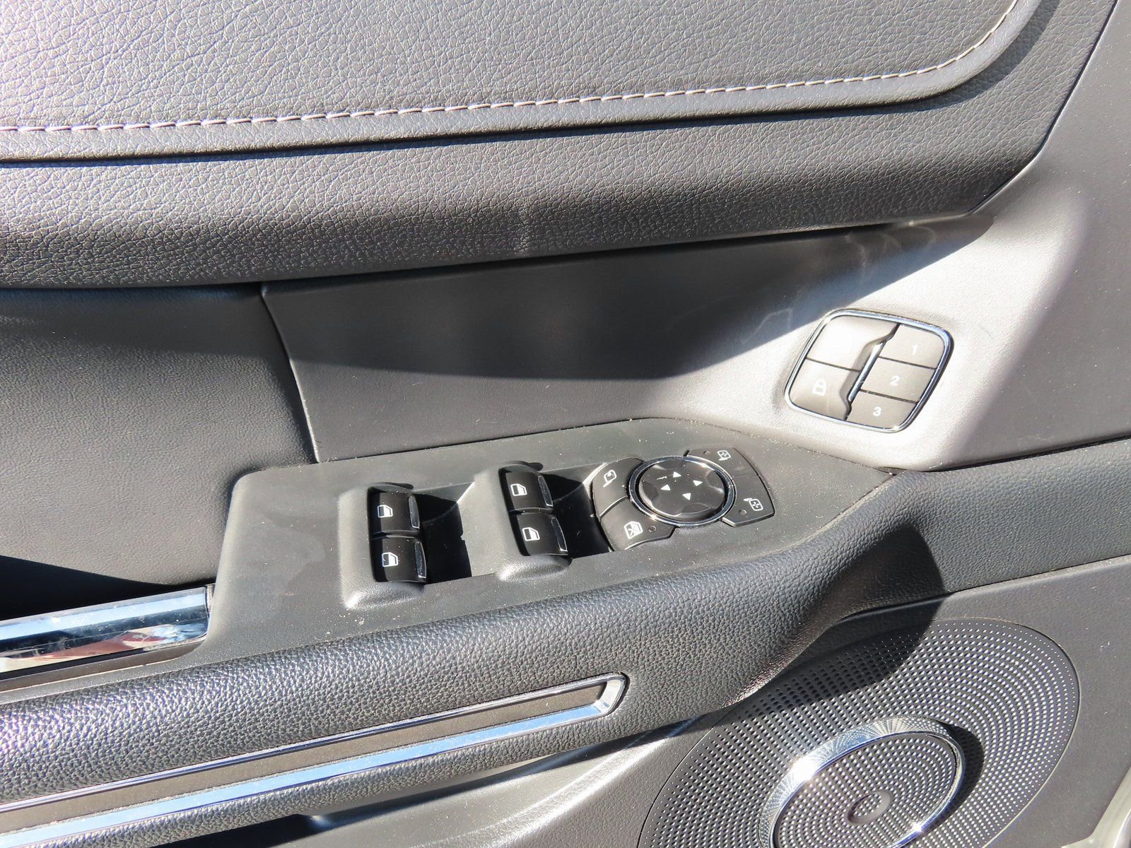 Used 2024 Ford Expedition Max XLT image 13