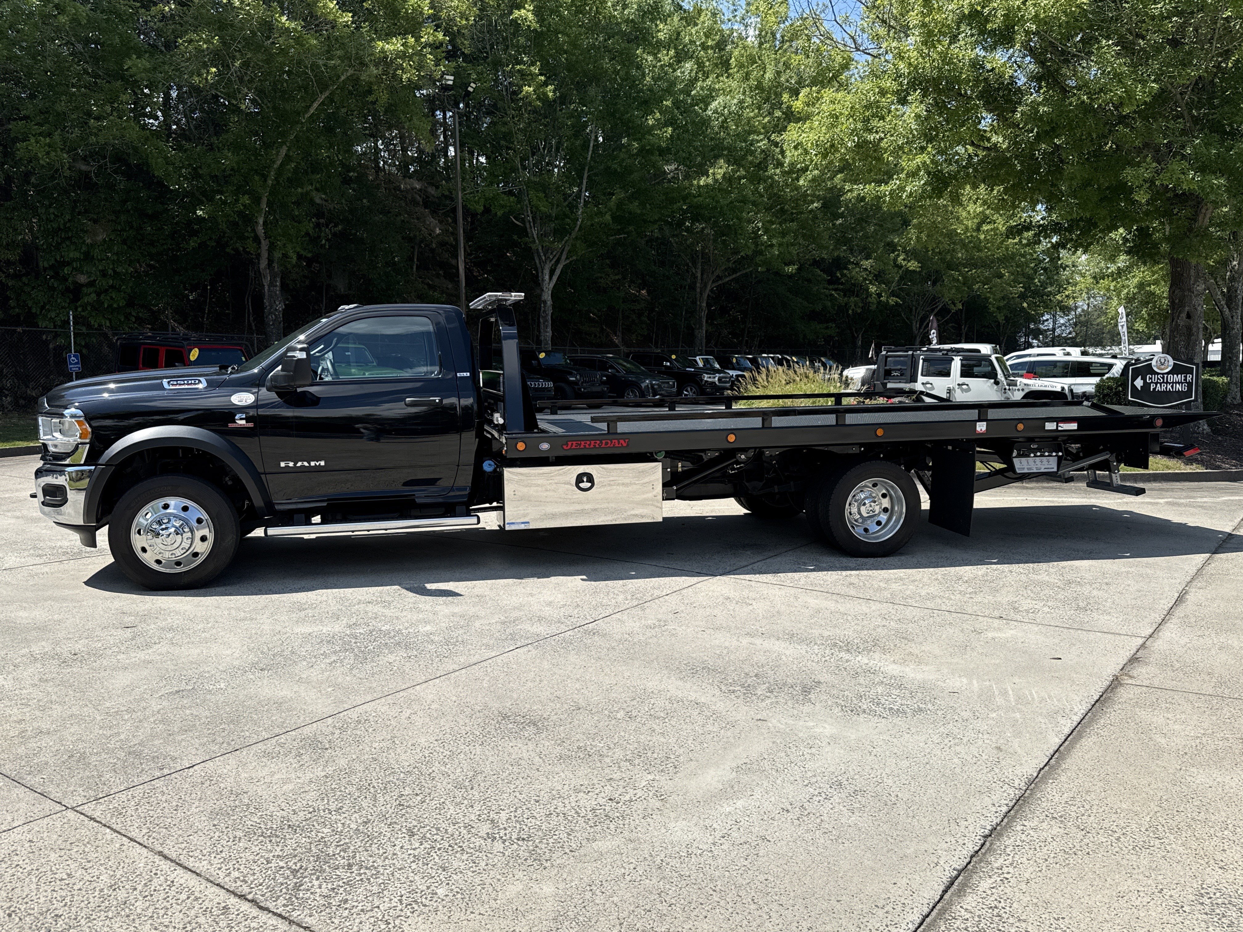 New 2024 RAM 5500 SLT w/ Quick Order Package 2YG SLT RWD image 4
