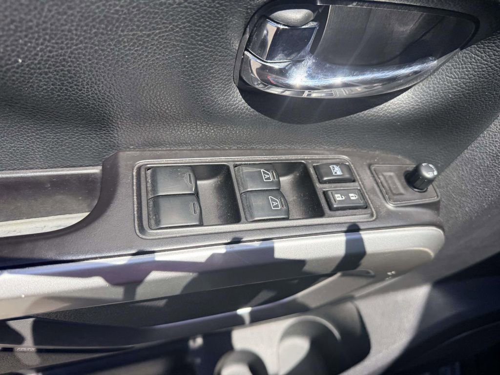 Used 2020 Nissan Titan SV w/ SV Convenience Package image 12